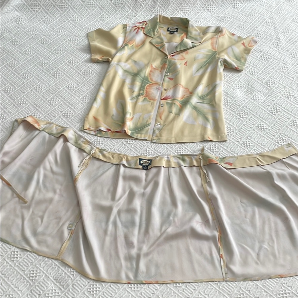 100% silk Tommy Bahama Two Piece Set wrap skirt blouse top button down set - Picture 10 of 16